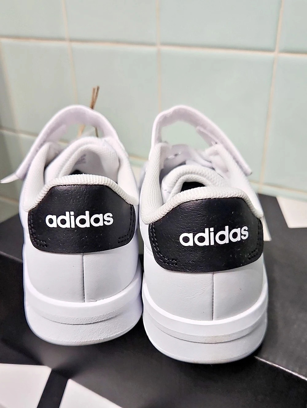 adidas Grand Court 3.0 Kids Sneakers White & Black Unisex US 3 NWT - Picture 4 of 9